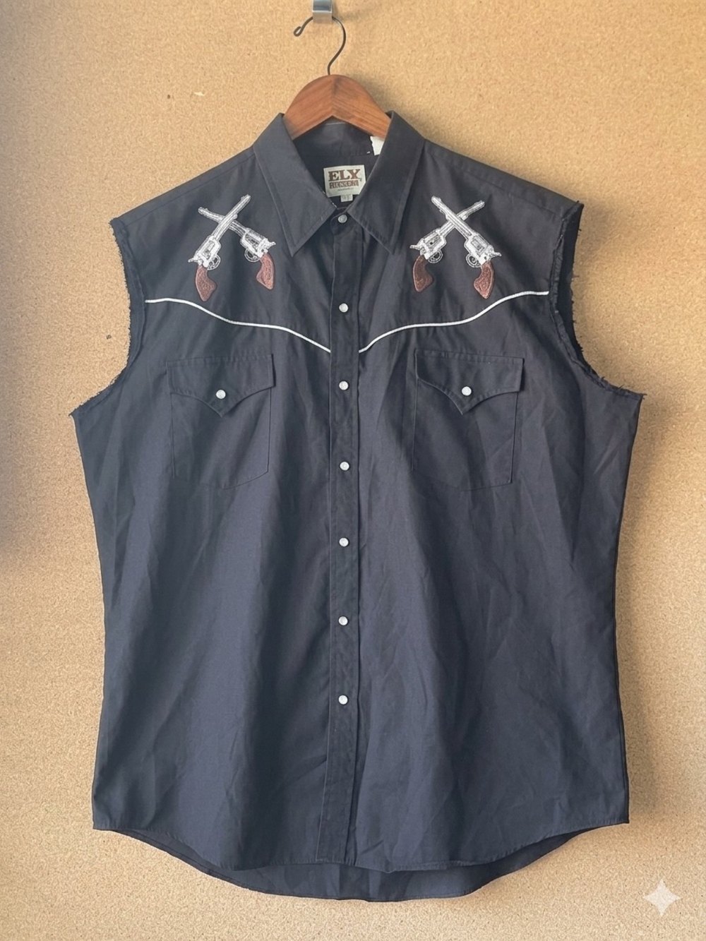 Ely Cattleman XL Black Sleeveless Western Pearl Snap Shirt Embroidered Pistols